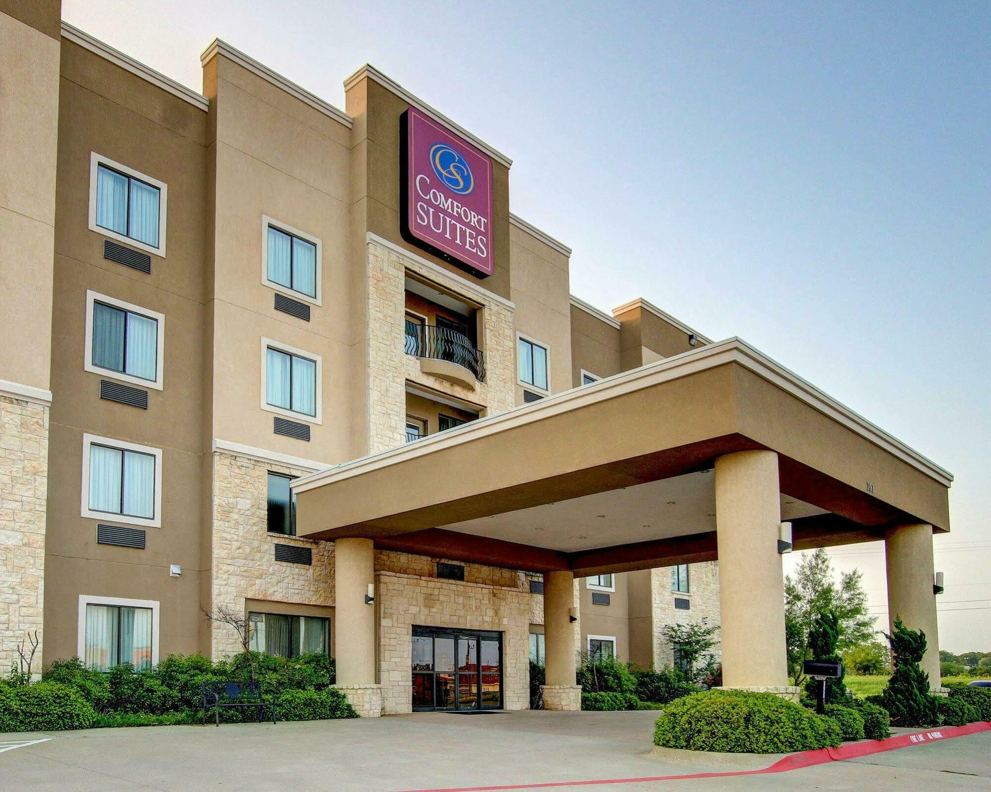 Fairfield By Marriott & 3*