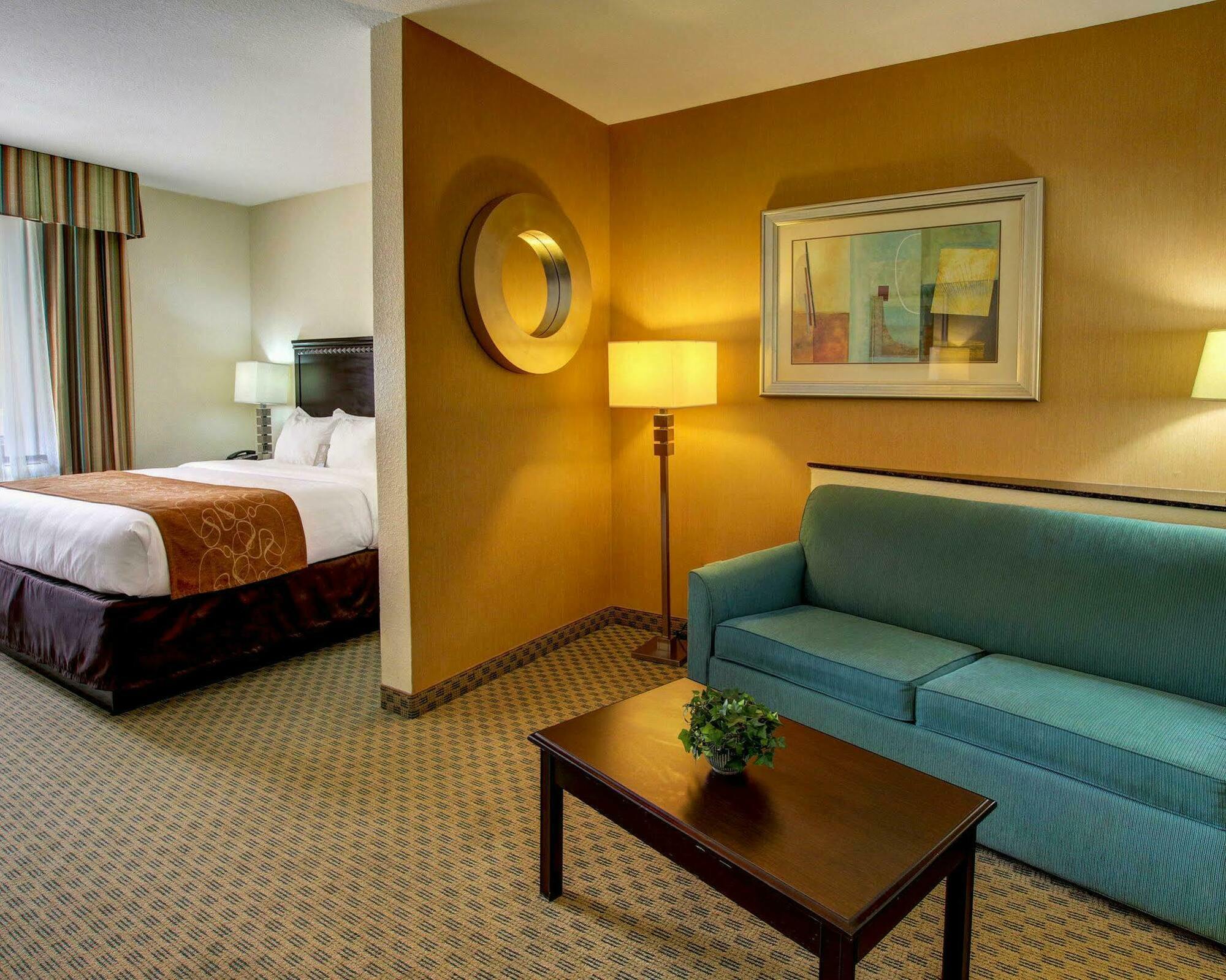 Fairfield By Marriott & 3*